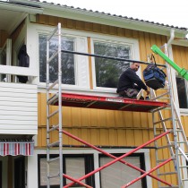 Montering av nya fönster på BRF Mesosten, Umeå